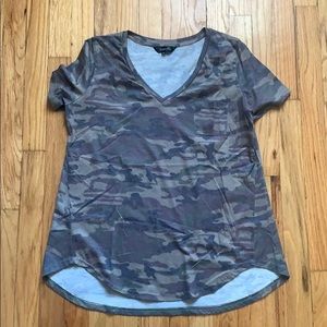 Women’s camouflage pocket tee. Size M
